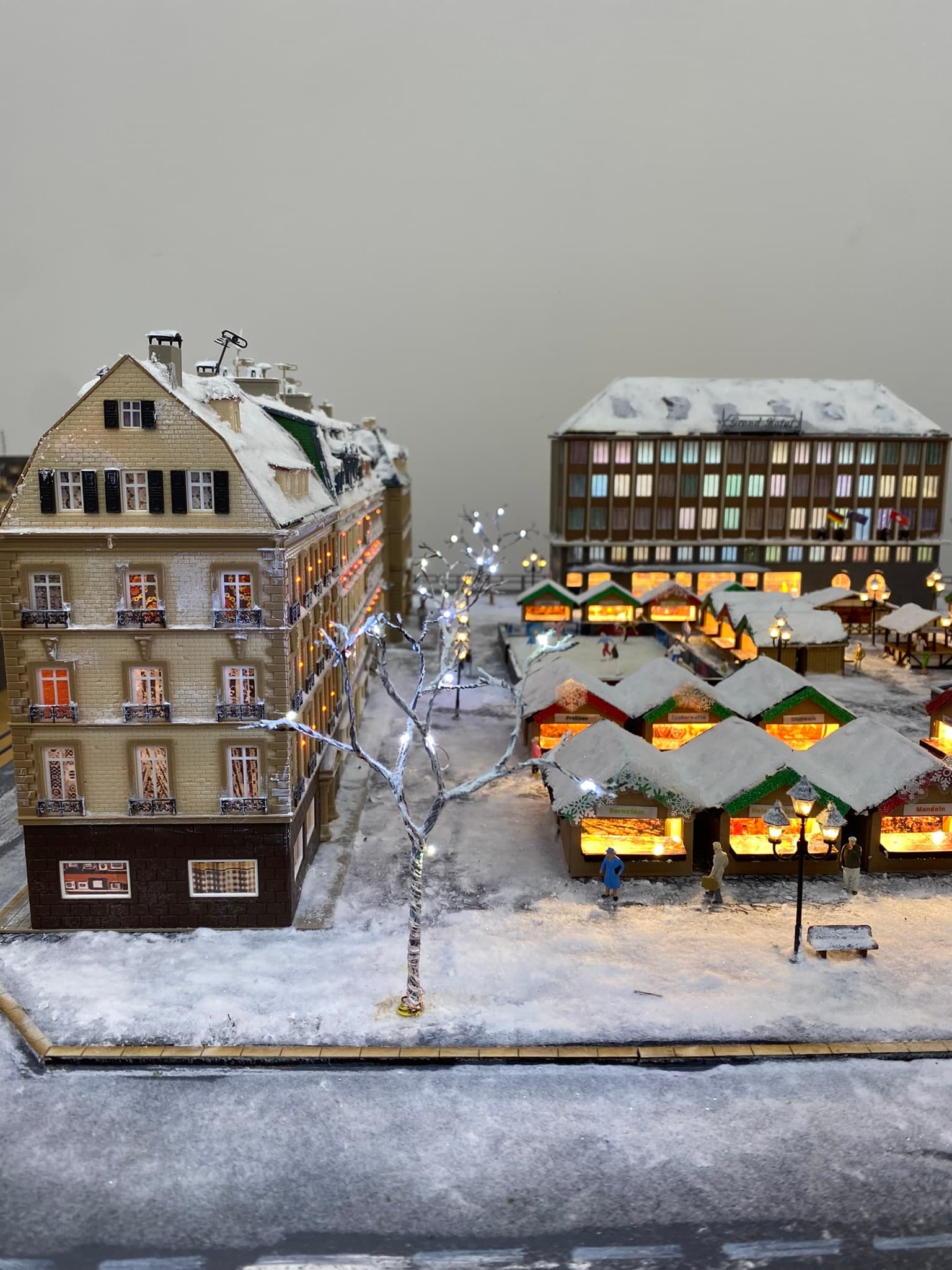Europe Christmas Market Diorama - 1